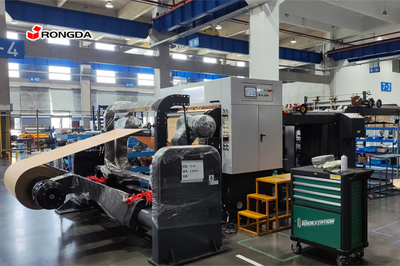 Pronta per la spedizione: cosa succede prima che una macchina per il taglio automatico della carta da rotolo a foglio lasci Rongda?